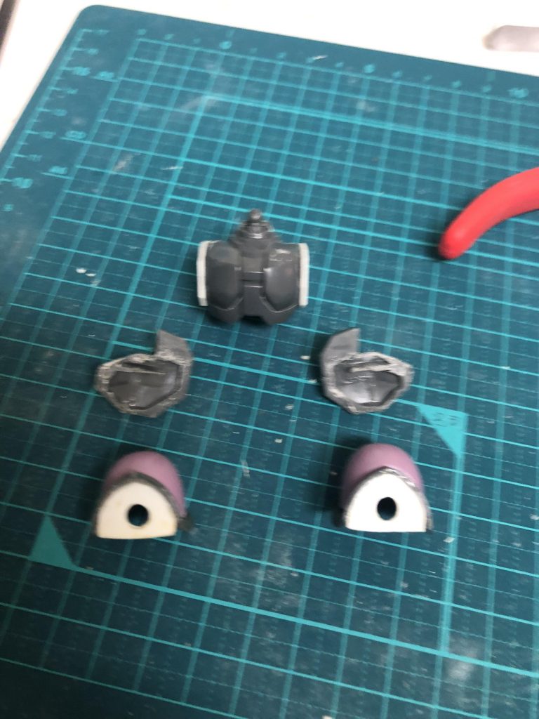 昔の自分がぶった切って延長してます。肩は接続方法を変更。