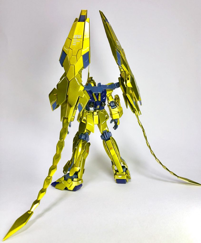 アームド・アーマーDEはバンシィ・ノルン[ユニコーンモード]のものを改造して使用しています。スタビライザーはフェネクスデストロイモード ナラティブVer.のものです。