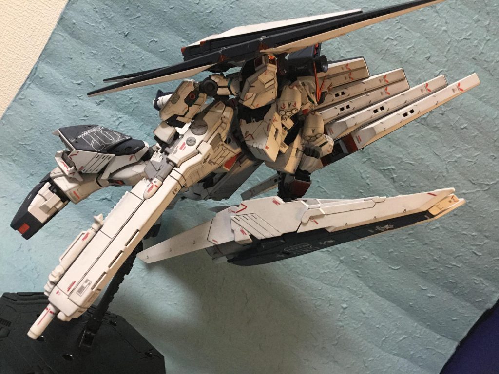 ツインフィンファンネルにしていますが、前屈みにすると垂れるのでiPadを横にして写しています…。