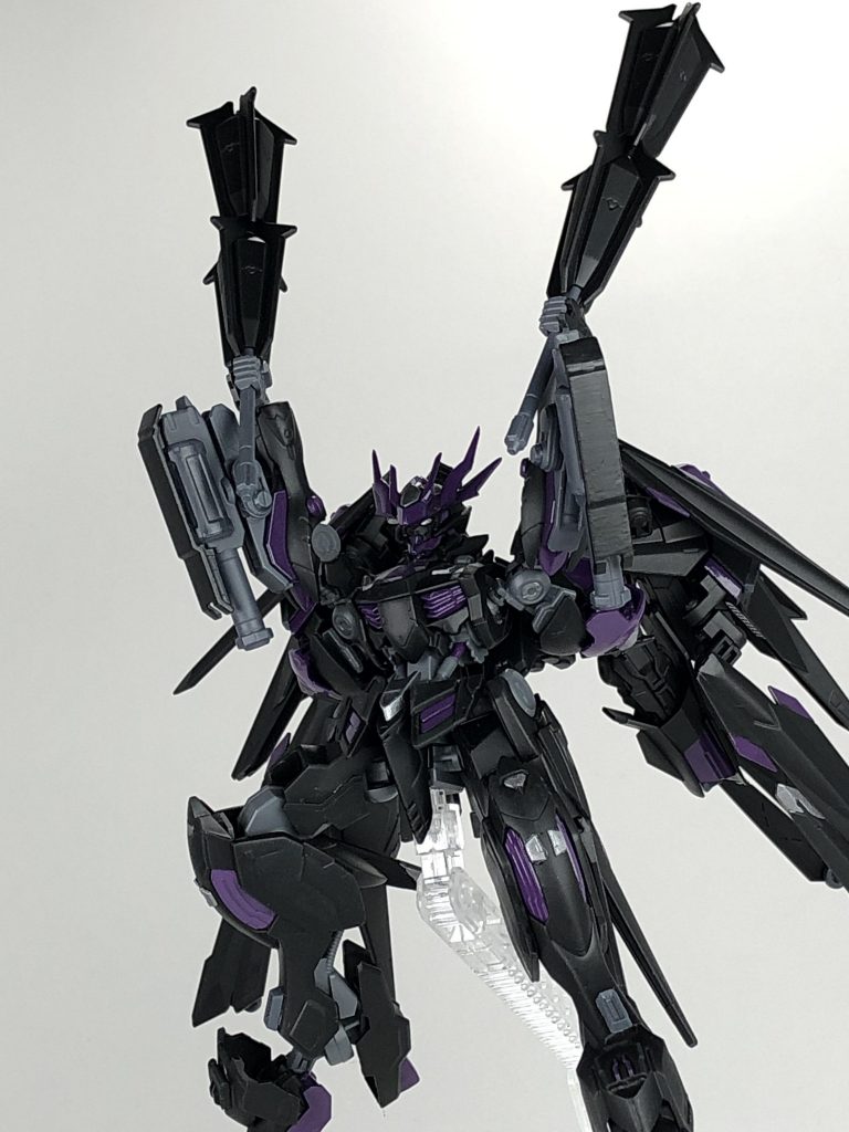 ツインメイス改・「タンブーリ・ツインメイス」。通常のツインメイスにもう一つメイスを連ねて、攻撃範囲の増加をしています。基本的には使用せず、後述の全装備状態でも最終的には投擲に使用します。
タンブーリはイタリア語で「太鼓」の複数形です。