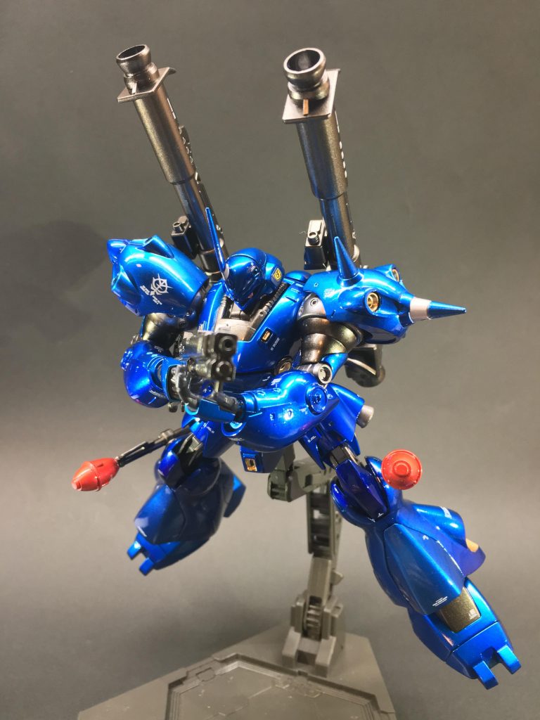 街中をホバリングする姿は名シーンですね。