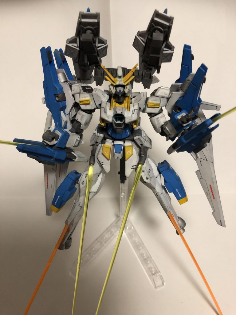 バルムンクモード
機体の随所に配置されたビームサーベルを発振することにより自身が剣となるモード。
マグナム同様FXバーストを参考にして搭載された機能。
脚部に増設されたスラスターによる殺人的な加速で突撃する一撃必殺技である。
ただし脚部に機能を集中しているため、同時に弱点と化している。