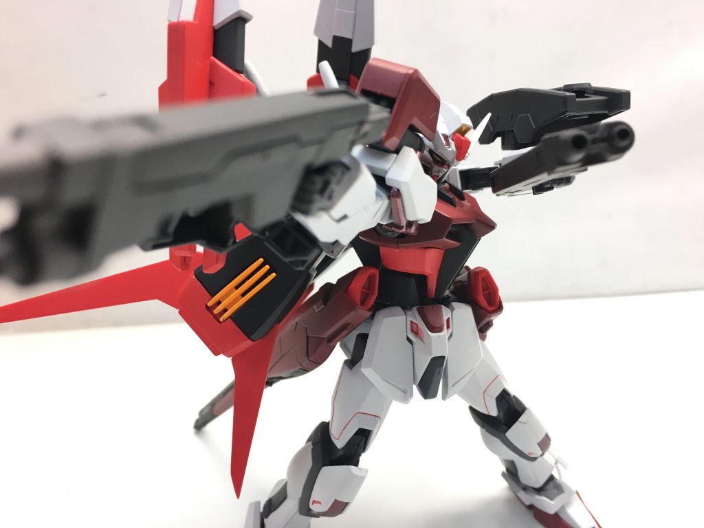 「ツインライフル」
アームで接続されたビームライフル
取り外して使用することも可能
威力はそこそこだが連射する事で有効にダメージを与えることが出来る