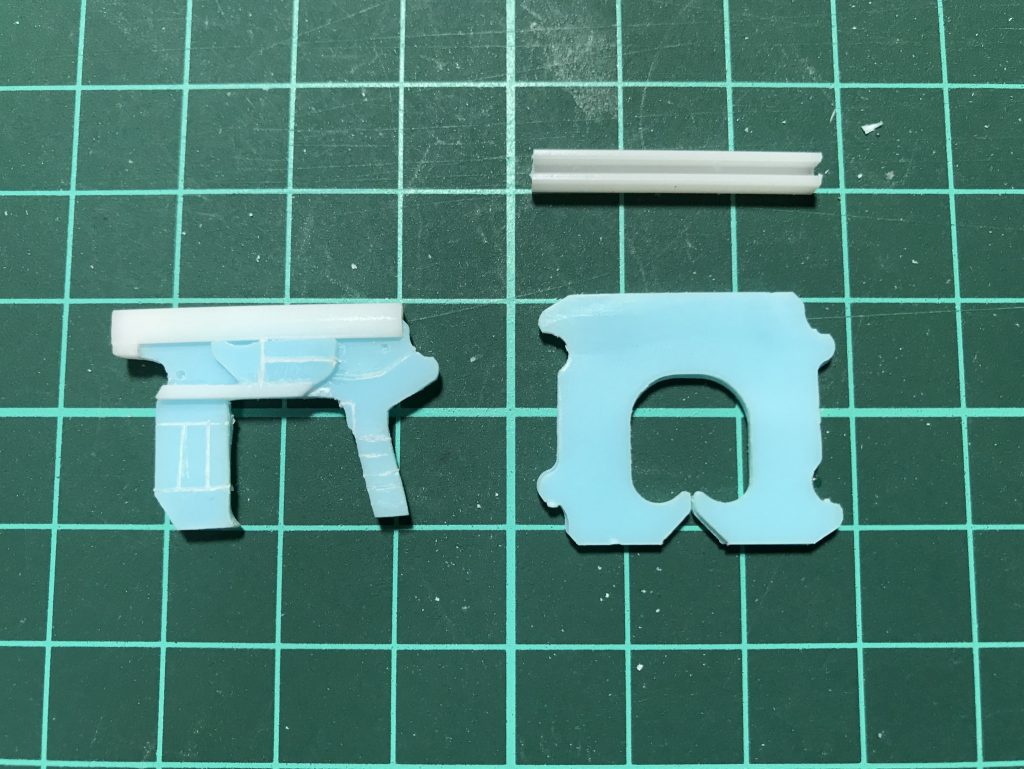 暗いカラーリングと特殊工作機体のイメージから、2丁拳銃を持たせたくてハンドガンを身近にあった*バッグクロージャーでハンドガンを超簡単スクラッチ(^-^)v*
このハンドガンが思った以上に反響があった為、ガンスタに詳しい製作方法を投稿しています!
(本記事の最後にリンクを貼ります)