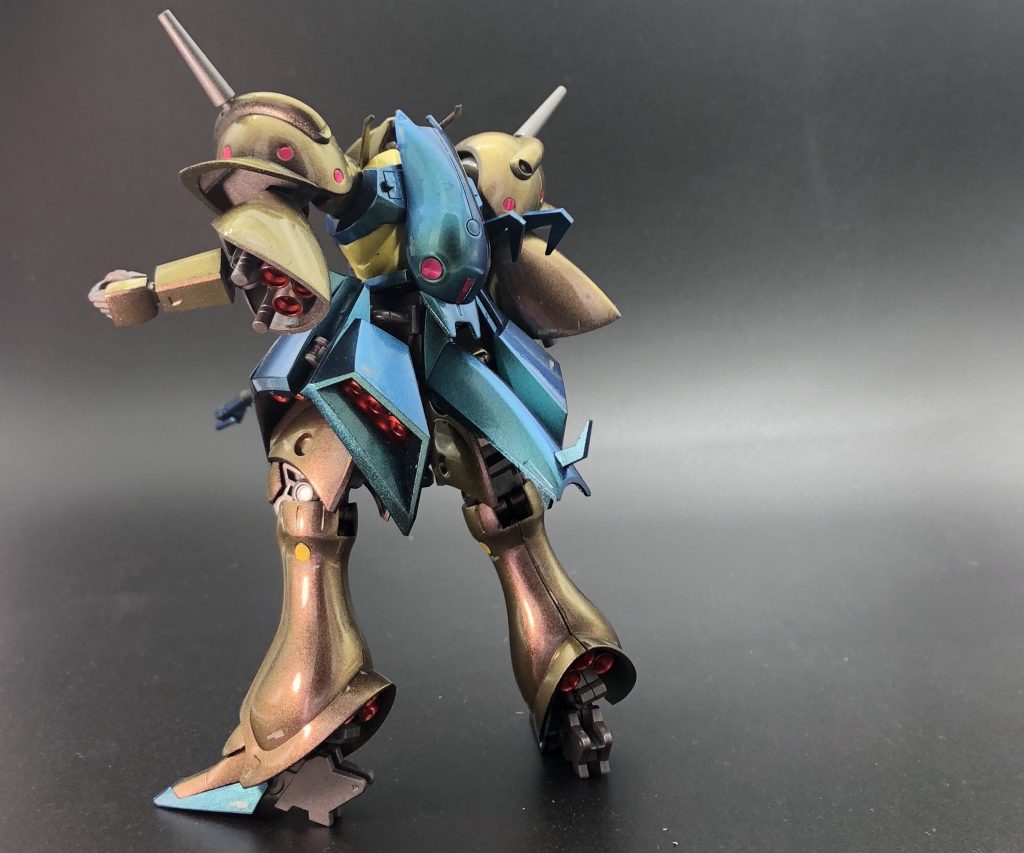 塗装レシピ
茶色:
ベースグレー
↓
ガイアナチュラルブラウン&ガイアEXブラックの混色でグラデーション
↓
大阪のがれ喫茶猫鯖さんや、京都のcraft space next gateさんで売っている闇ふささんのエフェクト顔料のCP6を使用
↓
ガイアクリアーブラック