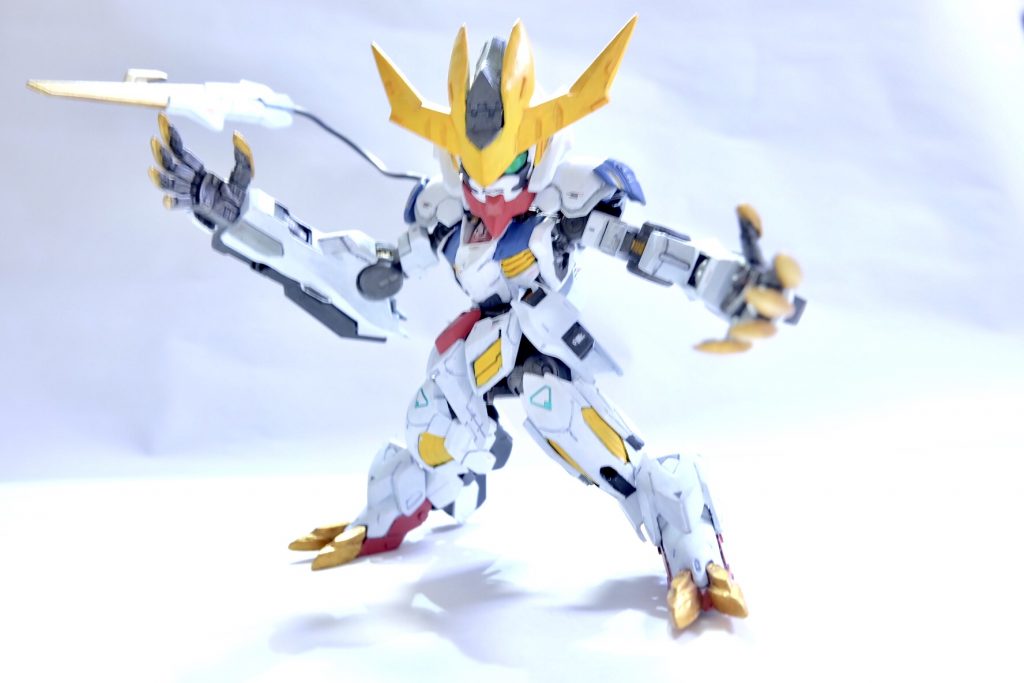 膝関節はないのでポージングは限定的です。
はい、いいえ、むしろポージングの技量がないのです、ぐはぁ泣