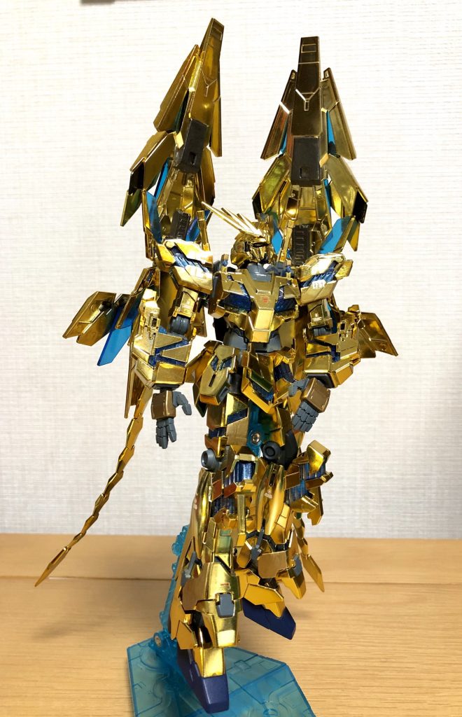 劇中ユニコーンモードで優雅に舞うシーンを少しでも再現したく、ハンドパーツの平手を改修して柔らかな表情づけを出来るようにしました。