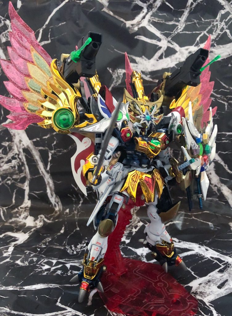 リアル形態時です。
SDの特徴を残しつつ、パーツ追加で飛駆鳥大将軍のイメージが残るように製作しました。