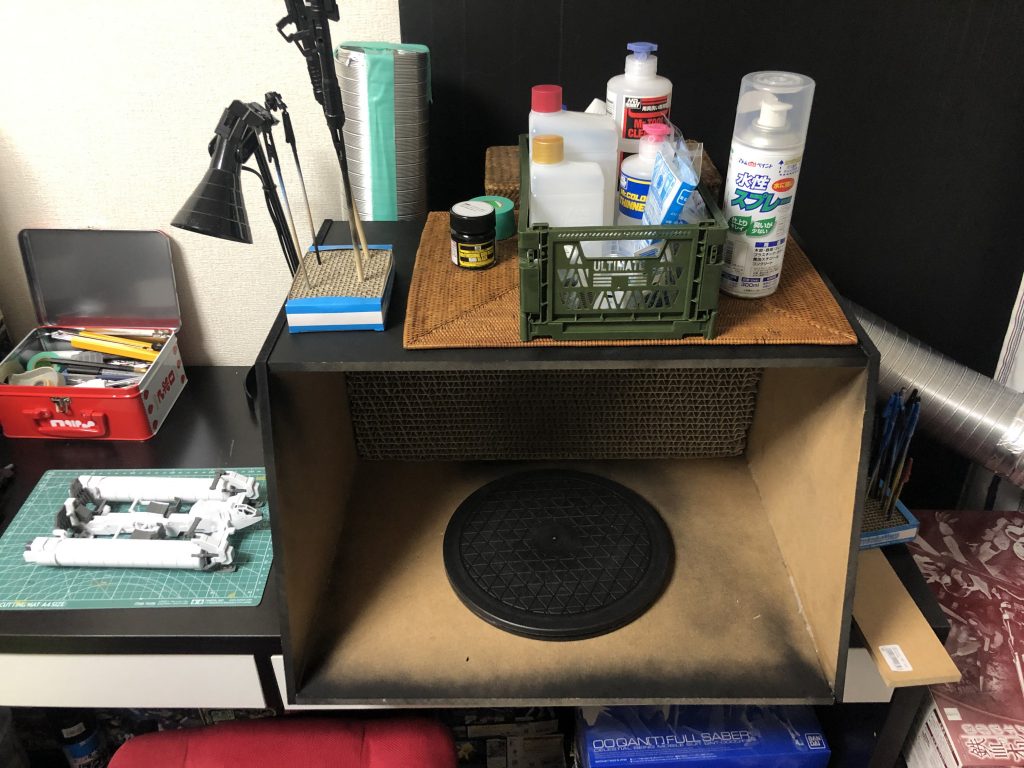 年末にエアブラシ導入して塗装ブース自作しました。それに伴い部屋の片付け&製作環境整えました。
これやってて完成が遅くなってしまった。