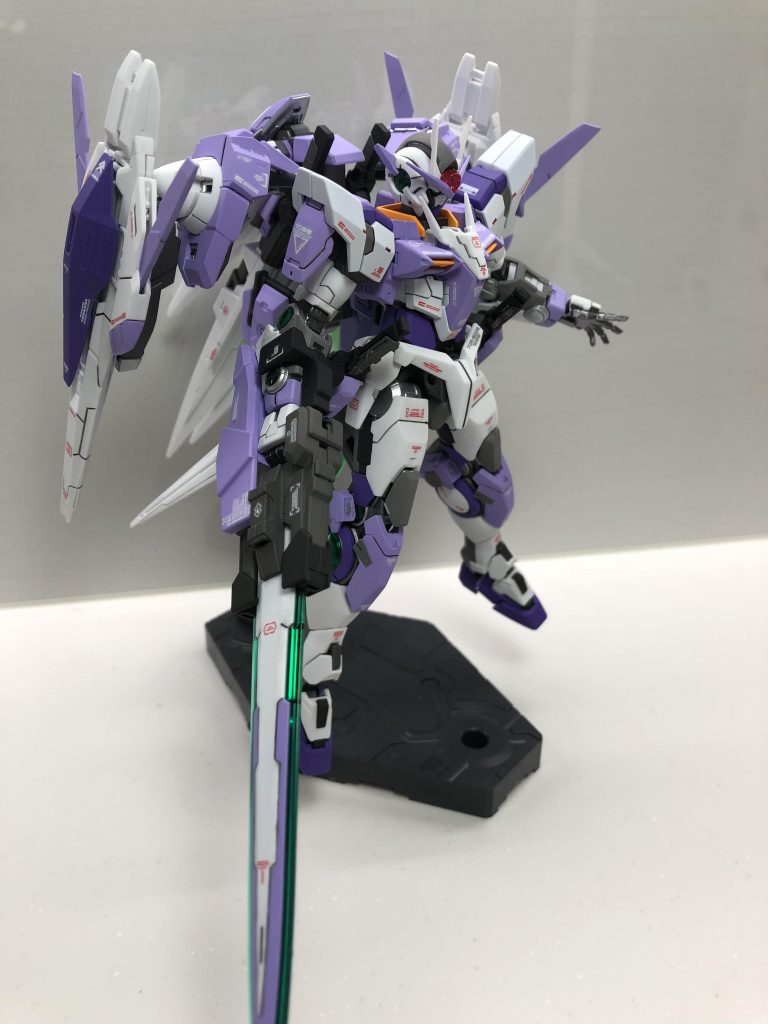 第3形態。
セブンソード化+太陽炉3機搭載した、最終決戦仕様です。