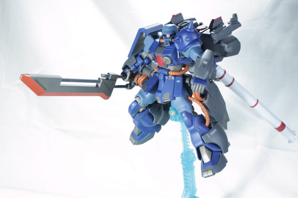 本体には一部に装甲をつけ防御力を高めています。可動とかはとくに改修していません。