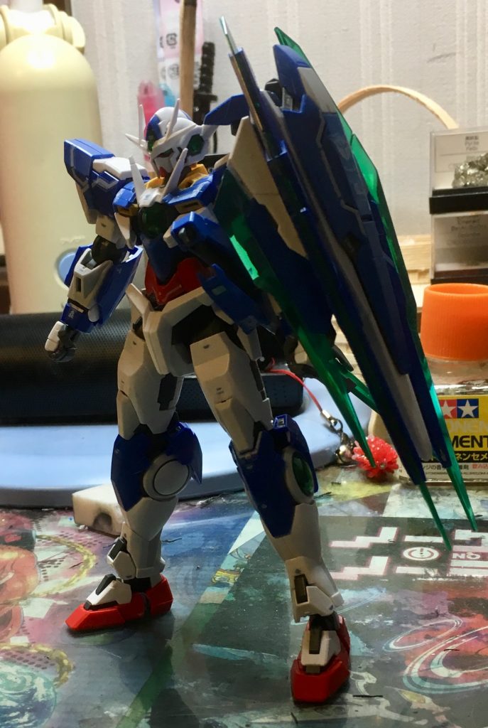 劇場版での主人公機。マイスターは刹那・F・セイエイ。 
刹那専用に開発された機体であり、ダブルオーライザーがイノベイターに覚醒した刹那の反応速度に対応不可能になっていたこともあって、イノベイターとしての彼の能力を前提として設計されている。 
その外見はガンダムエクシアとダブルオーガンダム両者の特徴を併せ持つ。 
ダブルオーガンダムと同様にツインドライヴシステムを搭載したガンダムだが、エクシアと0ガンダムのGNドライヴはリボンズ・アルマークとの戦闘で損失してしまったため、木星で新たに開発された物を左肩のGNシールドと背部に搭載している。 
この新造された太陽炉は当初からツインドライヴでの使用を前提としており、ダブルオーガンダムのように外部から安定化装置を装着しなくてもその性能を発揮できる。 
マイスターである刹那の意向を汲んで、戦闘を行うための機体ではなく、クアンタムシステムを用いて戦場に高濃度粒子領域を形成し、戦いを止めることを目的として開発されているが、 
ツインドライヴの圧倒的な粒子生産量に加え、フレーム構造を踏襲しつつも前身のダブルオーガンダムから内装部品を刹那のイノベイターとしての能力に対応可能なよう最新技術で刷新しているためMSとしての基本性能・戦闘能力も非常に高い。