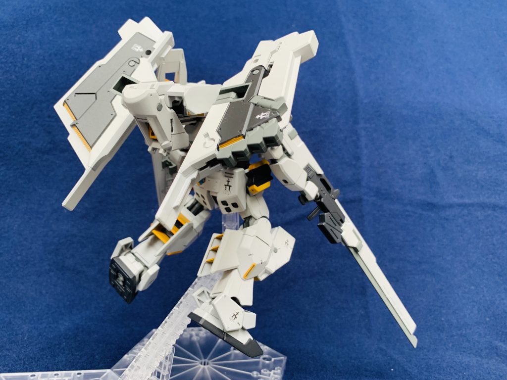 ヘイズル・ラーのリアビューになります。