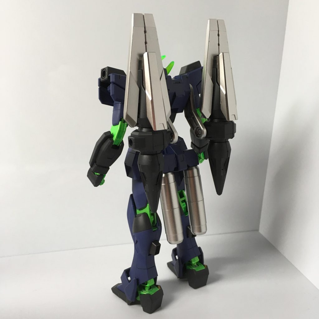 G-Hという名前の由来は背中の武装がアルファベットのHのように見えるからというなんともいい加減な...ゲフンゲフン