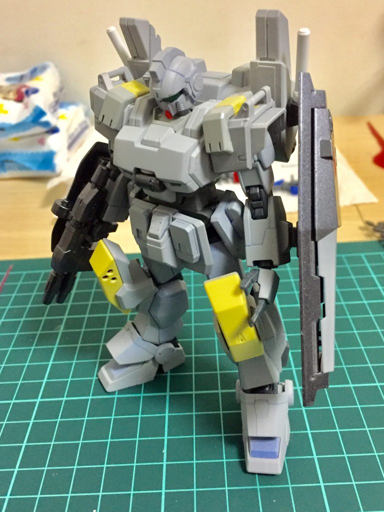 サフ状態。実を言うと本機の灰色はサフそのままだったりします。このあと、カラーリングをデルタプラス、Ez−8をイメージして塗装。今の形になりました。