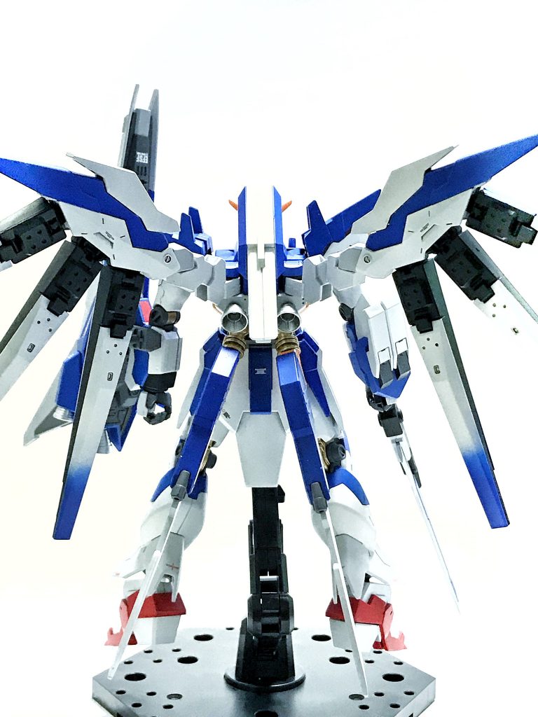 フィンファンネルは、本当なら二箇所にグラデが入るのですが、初めてのグラデ塗装だったため、末端の一箇所だけグラデを入れています。