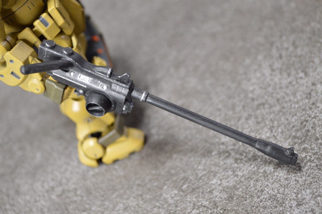 問題のライフル。長くしすぎて撮影が困難に…ドライブラシしてます。