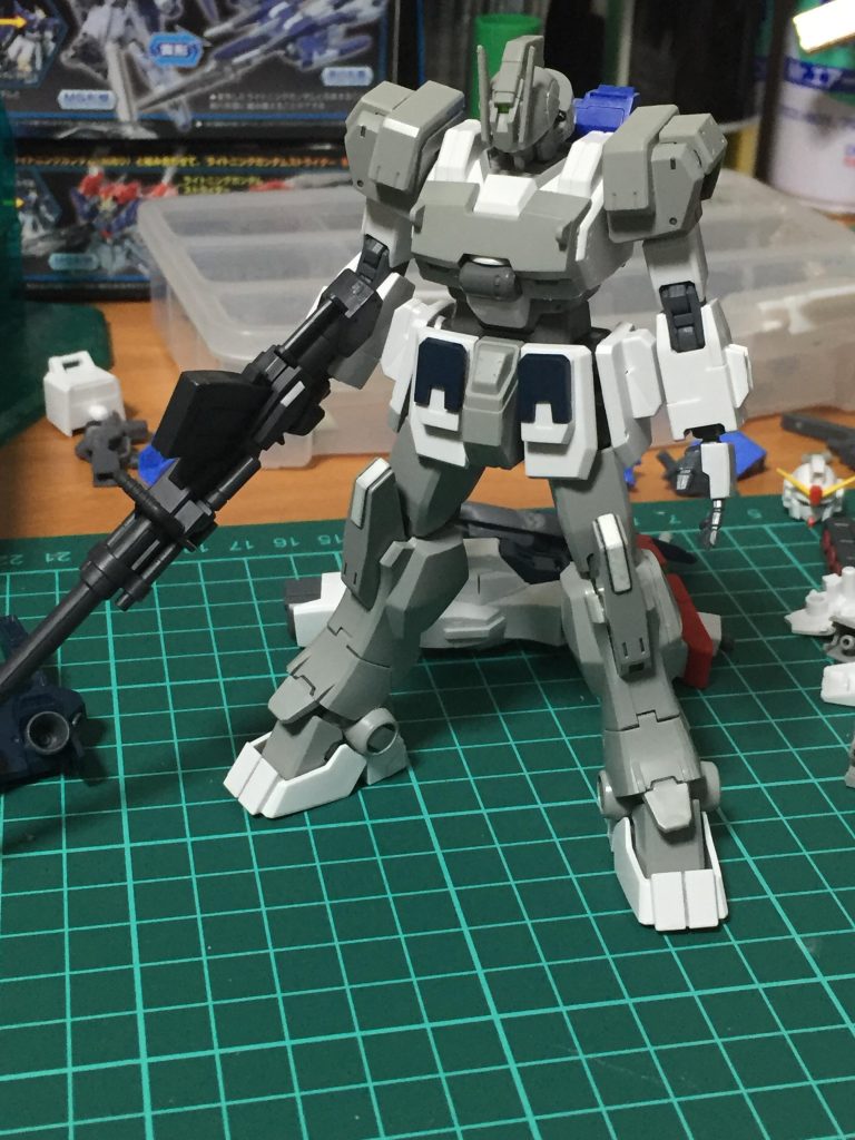 この時は08小隊見てて「陸戦型がほしい…!」と購入。Bz−8の支援機にしようと改造をしてたらいつのまにかEz−SRを購入しSRをベースに形が決まって行きました。(まだ180mmキャノンがあるからセーフ)