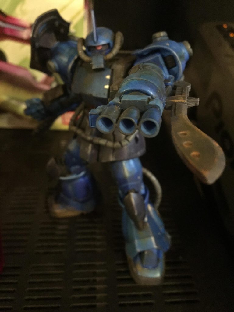 ヒートサーベルを腕に付けたものの、熱で弾倉が暴発する問題が発生したので、正式採用には至らなかったという自己設定です。