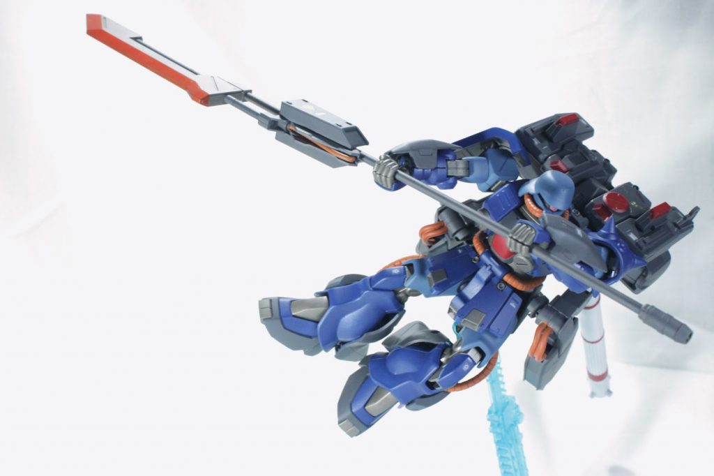 アクション
ヒートヘビーブレードは大きいですが結構軽いのでしっかりと保持できます。