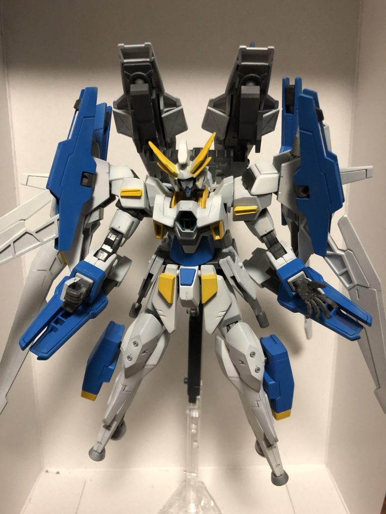 塗装
ダクトやバーニアはジャンクパーツ。
だいたいストフリ系の余剰です。
ライトニングストライダーに追加した羽はサイドスカートの羽を切断したものを再利用。
サイドスカートはガルバルディリベイクの余剰パーツのビームサーベルを接着してます。