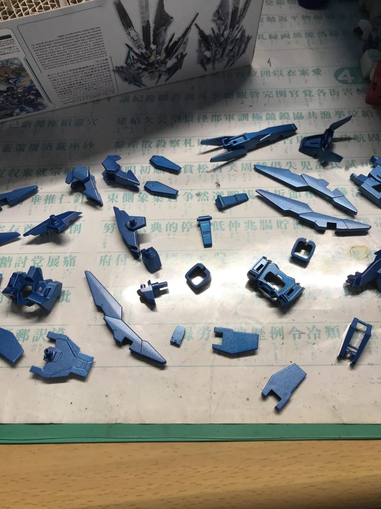 メタリックブルーで塗り直した状態。