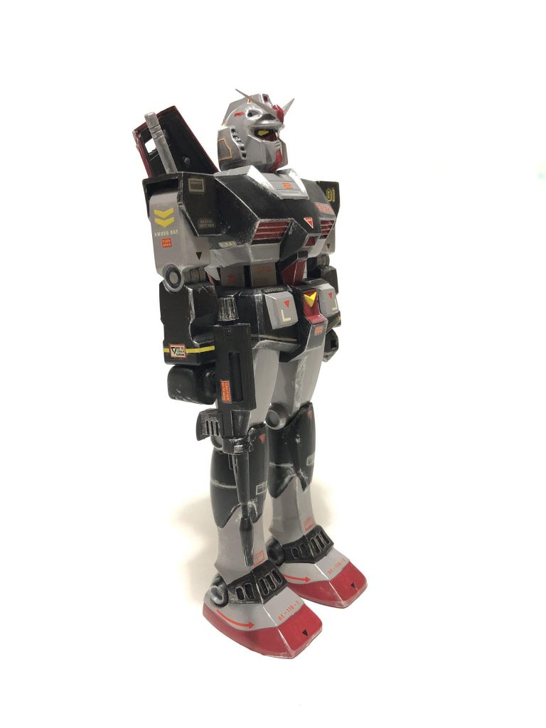 ななめ
 
やっぱガンダムのななめショットはイイ♪♪
ちなみにガンダム一番の美脚は旧キット1/100ガンダムだと思う。