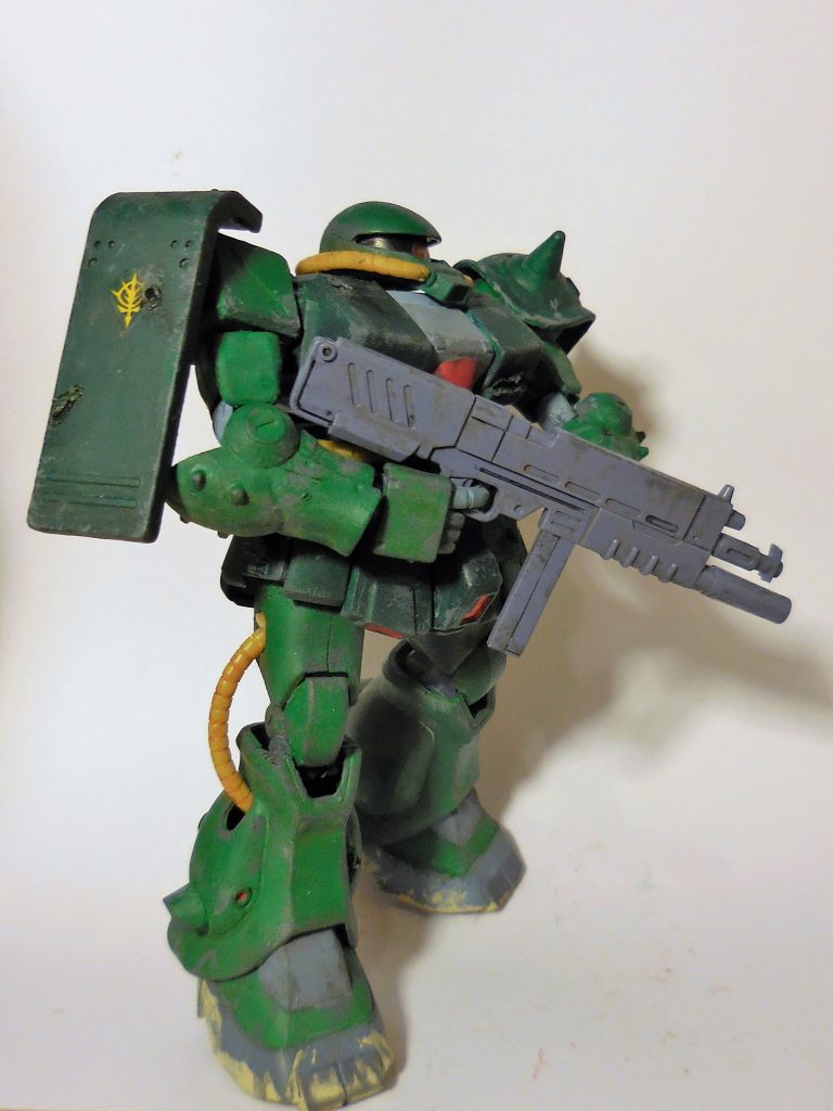 実はビームライフルは塗装を忘れていて、成形色に直にスミ入れとウォッシングしたのみ。