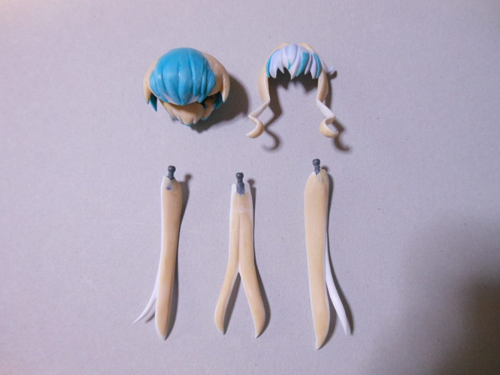 髪はダイバーナミの頭部とサラの前髪をベースにプラ板とパテで作りました
