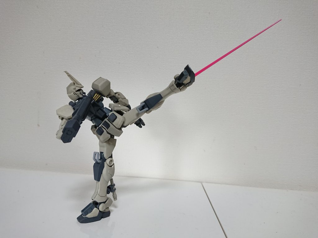 ビームサーベルキック