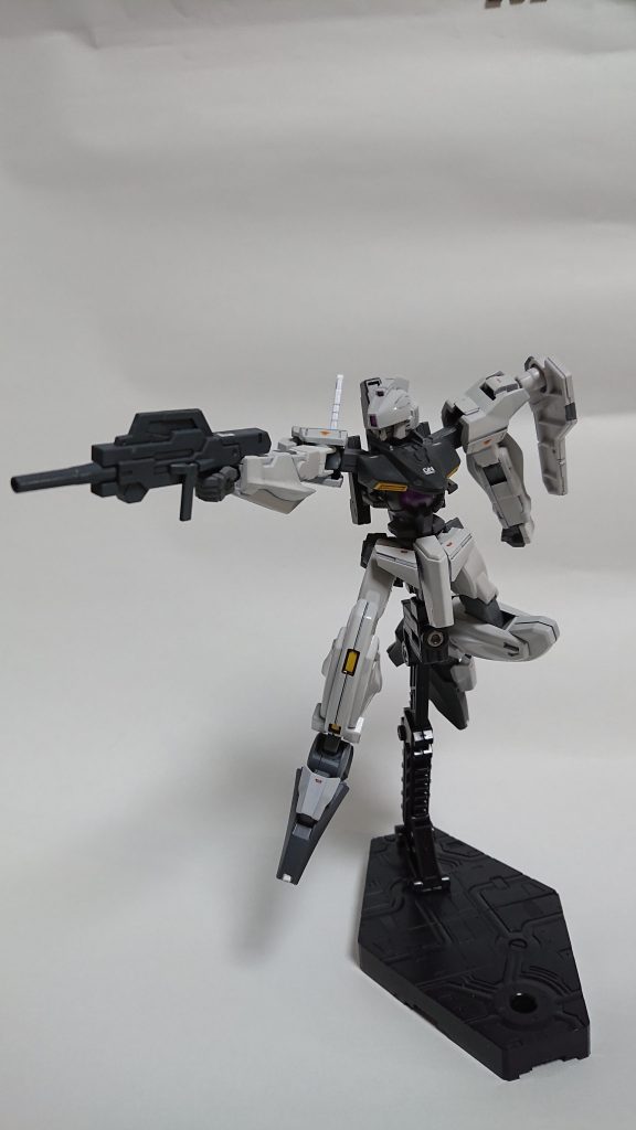 試作型ＧＮサブマシンガン。 飛び道具はこれのみです