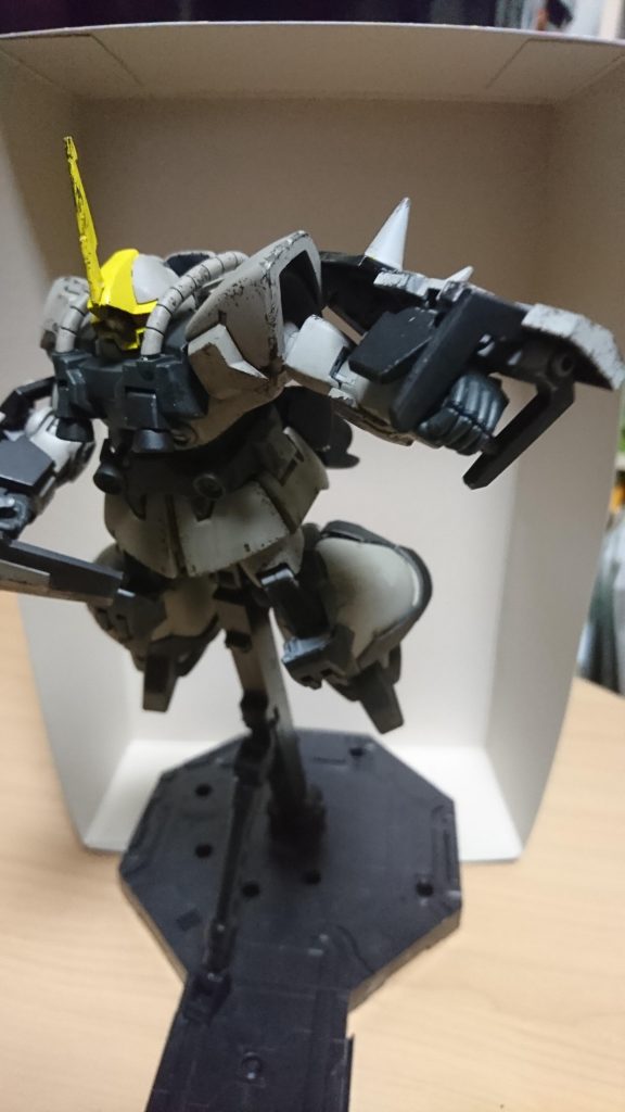 チッピングを胸やけするほどに施しました。今はやりすぎたと反省してます。
関節等塗り忘れが多数ありますが、初塗装なので許して・・・