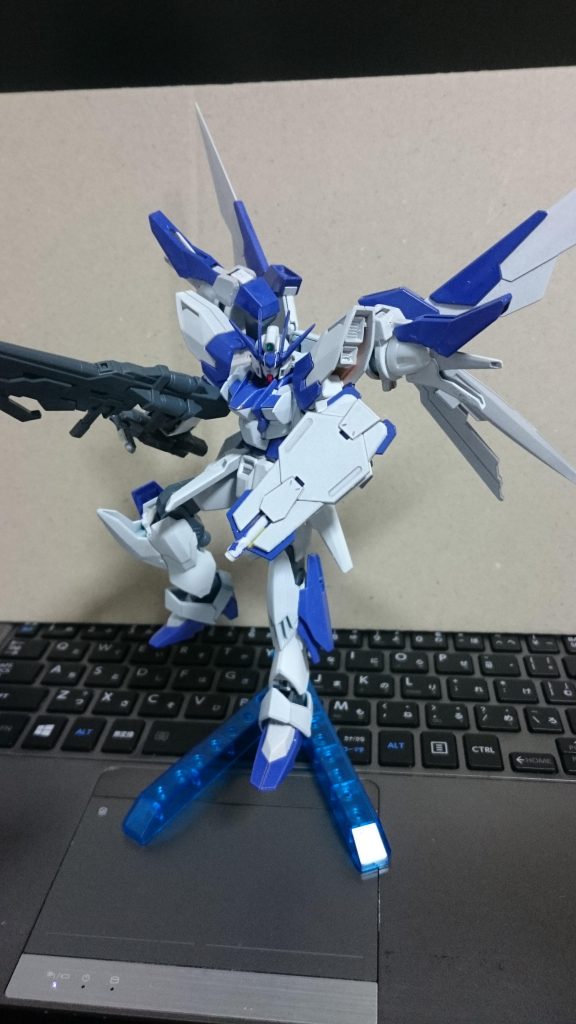 武装は
・バスターライフルカスタム
・ビームハンドガン
・ビームレイピア
・ビームサーベル
・ハンドガン[リボルバータイプ]
・固定式ビームサーベル

グランツストライクに比べて遠近共に対応できるように武装は比較的多めに