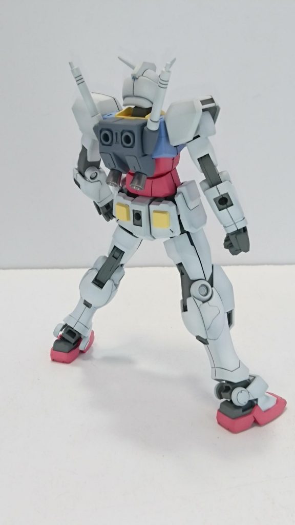 ハードポイント、足首等、各部にグレーの配色を増やしています。