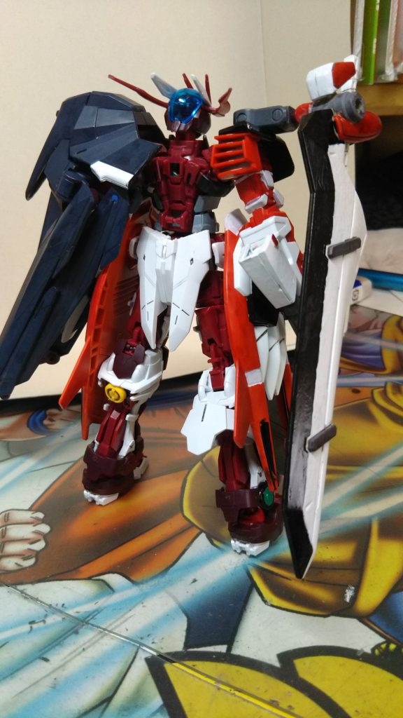 背面。
脚にはセラヴィーのスラスターを接着。
ふくらはぎの丸い部分はコンデンサーという解釈でメタリックグリーンで塗ってます。
また、干渉を避けるために右膝裏の装甲を外してます。