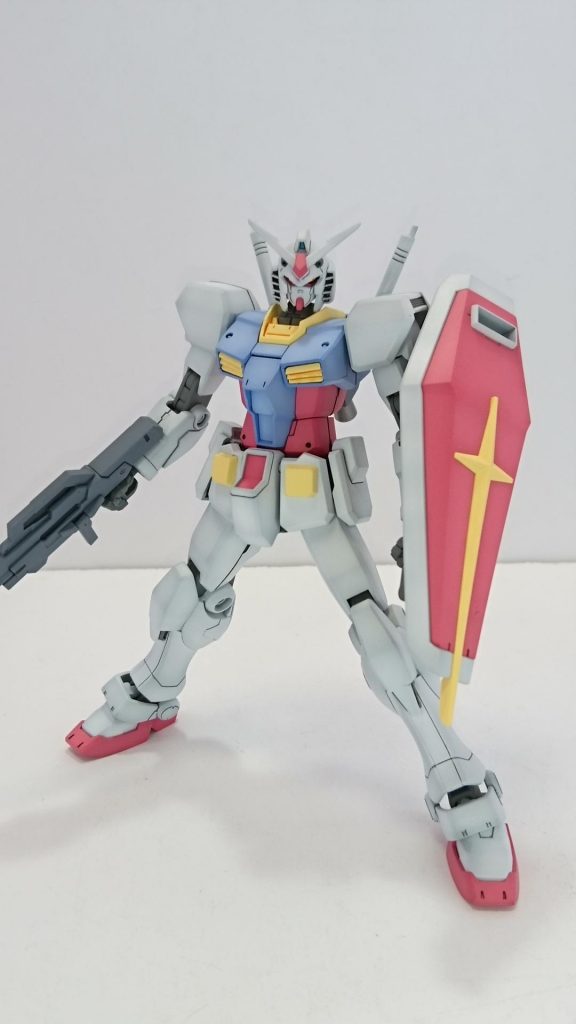 ライフルは形が好みではなかったので別売りのHGBCのケルヴィムサーガ用の銃を流用しました。