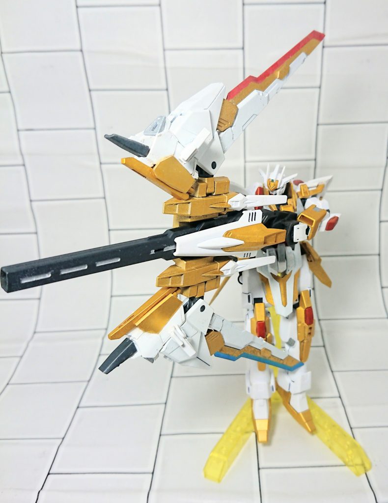 クレッセントムーンボウサンクチュアリブースターが変形したカテドラルから引き継がれてる大型ビームボウガン。 バックパックとシールドに蓄積されたプラフスキー粒子をビームバスターライフルへ集中する最大の武装。