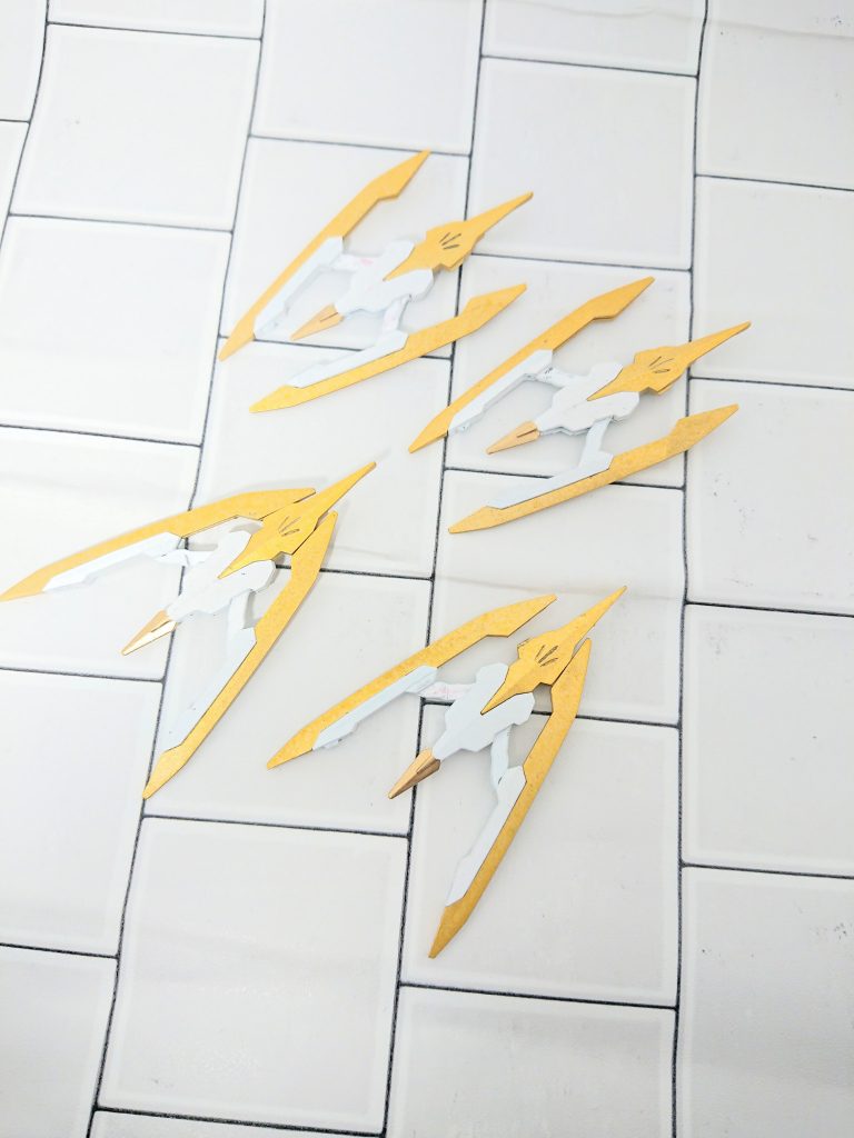 スターダストビット本機の行動をサポートするビット。攻撃だけでなく防御や斬擊、パワーゲート生成など用途は様々。