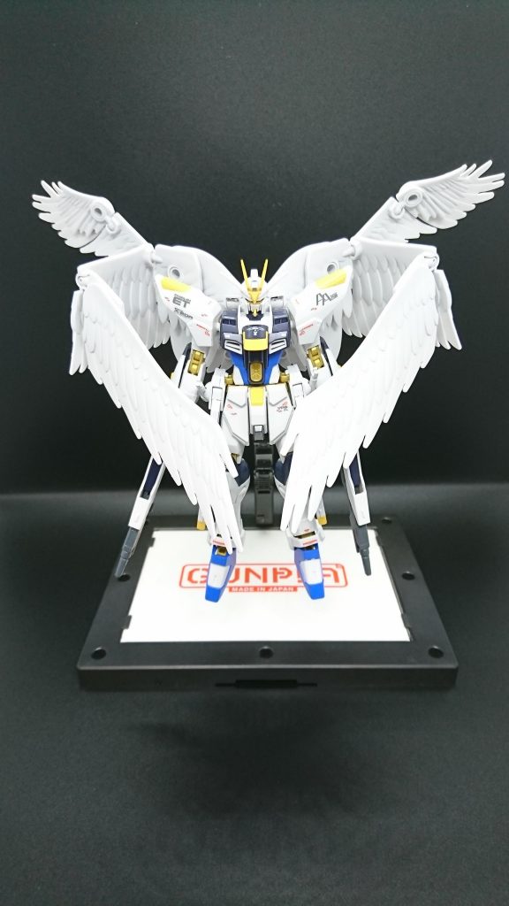 原型と差し替えたパーツですが、ラヴファントムがうまい具合にかみ合いました。
特にグレーのパーツがホワイトランナーで組まれていたのが良かったです。