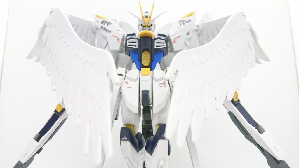 前述の通り堅牢な防御力を誇るウイングユニットであるが、これを利用した絶対防御形態が存在する。
主翼で機体を覆うことでほぼ全ての方位からの攻撃に対して防御態勢をとる。
この際、副翼のみで機体を制御するため運動性能及び機動性能は低下する。