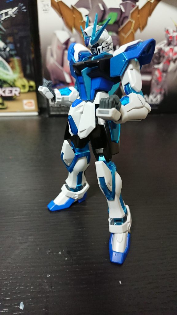 武装は格闘のみでビームサーベルが装備予定だったが特殊システムを使用した際明らかな粒子の無駄が出来たので装備されなかった