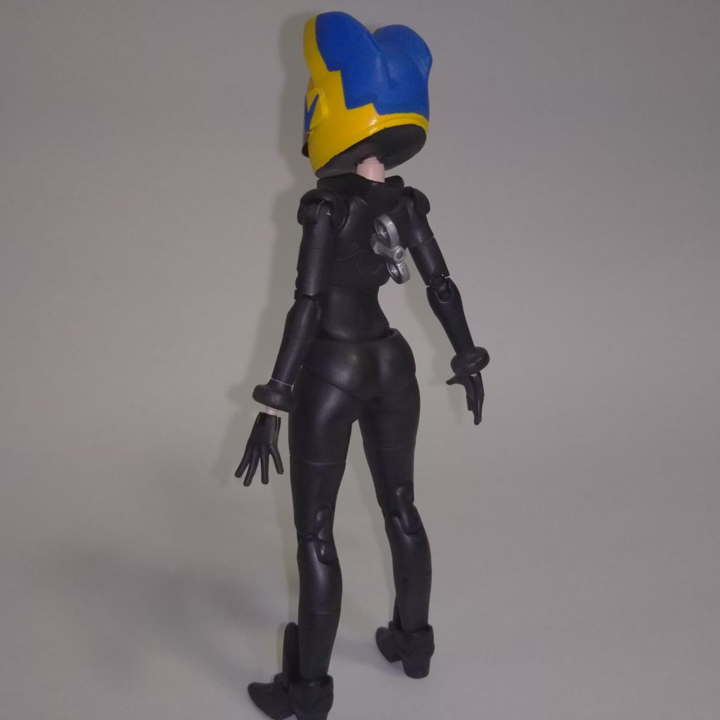 後ろから～
背中の余白が泣いていたので、ゼンマイ付けてみましたw
東雲研製のモビルドールとゆうことでまぁ…(^_^;)