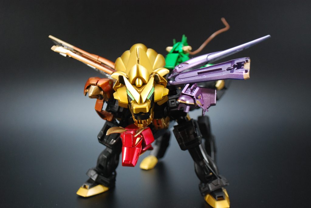 『キマイライズ』『ゴー！』

追加パーツを使ってBストライクが変形した形態。
変形方法はいわゆる寝そべり変形です