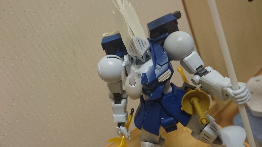 胸のビキニアーマーイメージの装甲は確かRGストライクのふくらはぎです