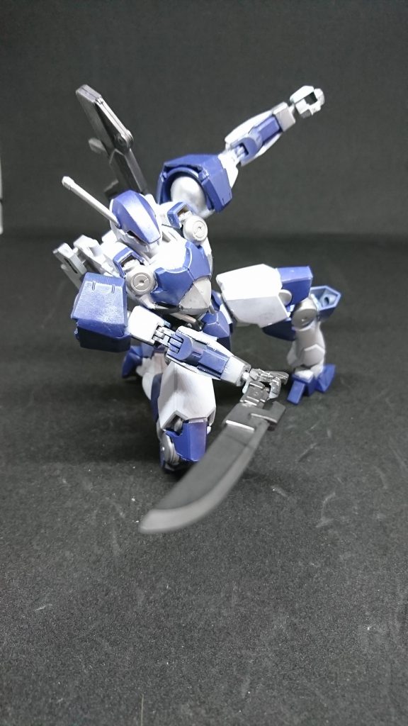 ショートブレード
白虹専用の武装リーチは短いが扱いやすい百錬のブレードを改良した代物