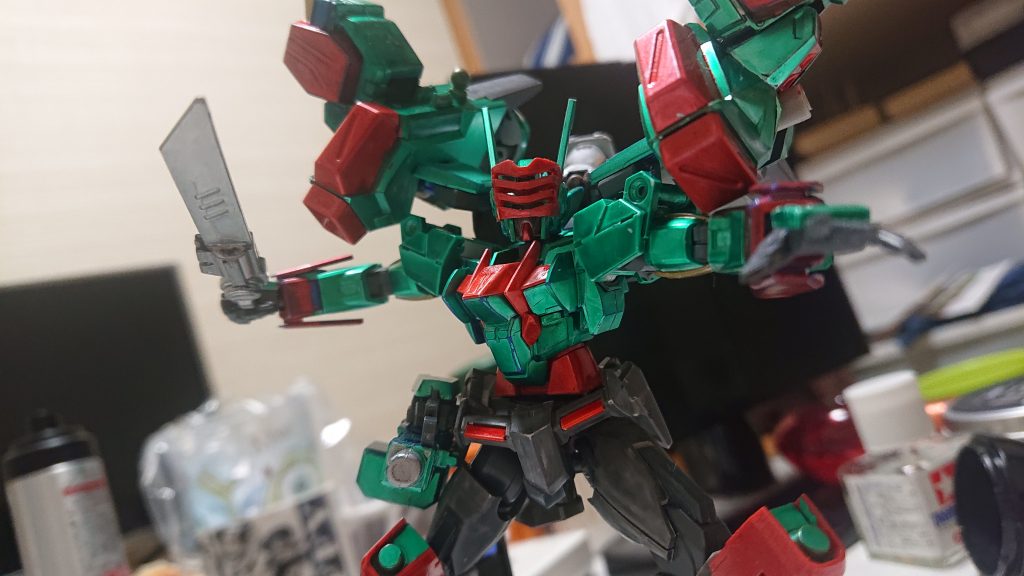 唯一の接近武器  小刀なのに持ち方…