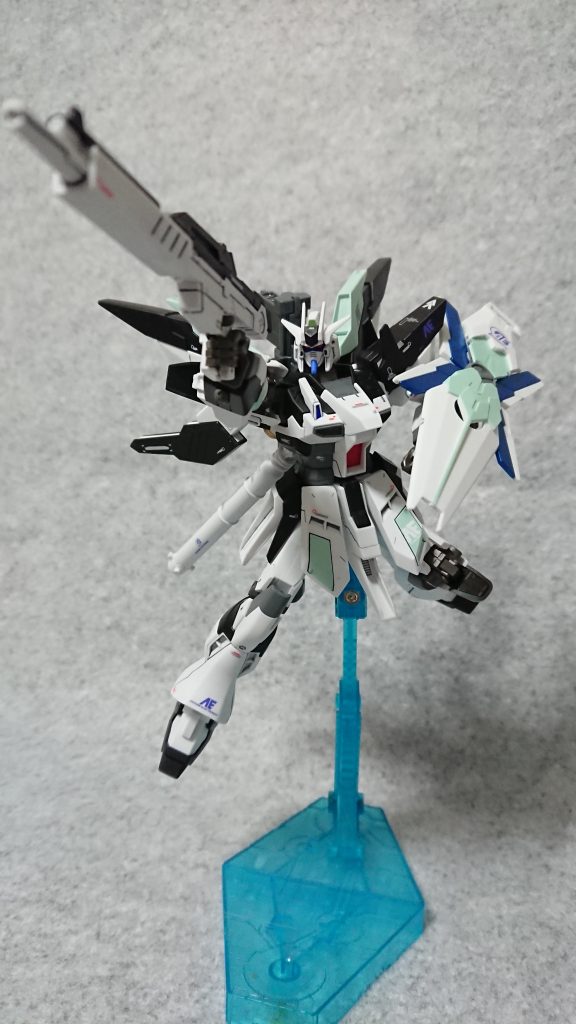 ビームライフルは通常のνガンダムのモノを採用。
本当はビームマグナムにしようか悩みましたが、継続戦闘能力の低さを考えてコチラを採用しました。

まぁ…実際はトリスタンから拝借したものですが…。