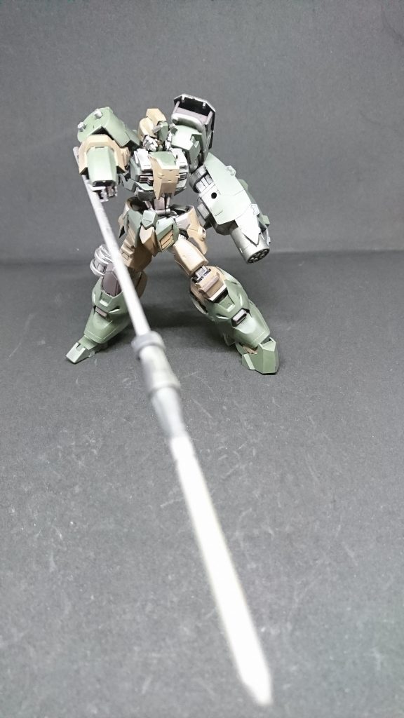 ショットハープン
グレムリンが製作した武器腕
製作者が銛を見て思い付き設計
ハープンを撃ち出し相手を貫き当たり所が浅くても反動によって体勢を崩し隙を生じさせることもできるハープンは戻り再度撃ち出すことが可能