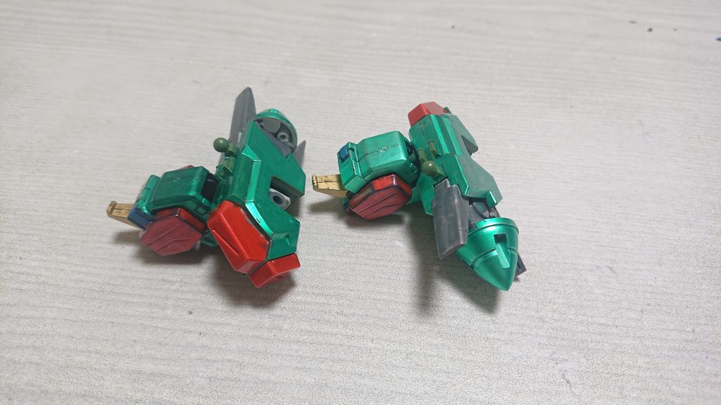 ヴェルデバスターの肩、ヘビーアームズの肩、ダブルオーダイバーのGNドライヴを使用

ミサイルポッドは全て開閉可能