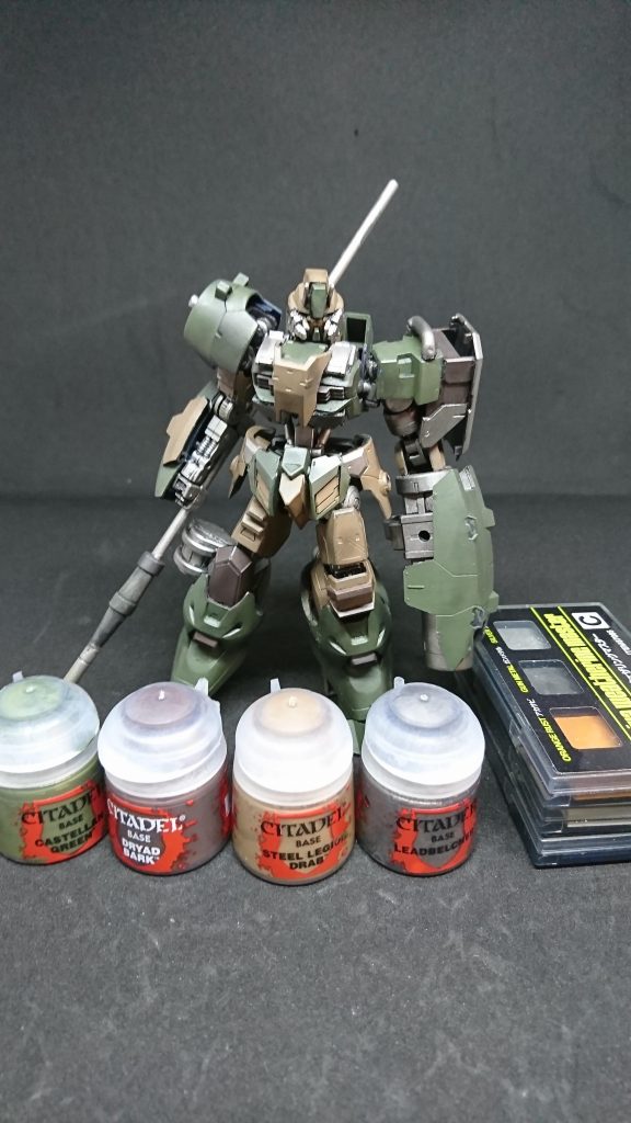 塗装にシタデルカラーを初めて使ってみましたm(_ _)m
感想は筆のムラがなく水性なのに速乾性があって隠蔽性が高いのでとても使い易かったです(^^ゞ値段はかなり高かったです(;´д`)
ウェザリングマスターも少々使ってみました